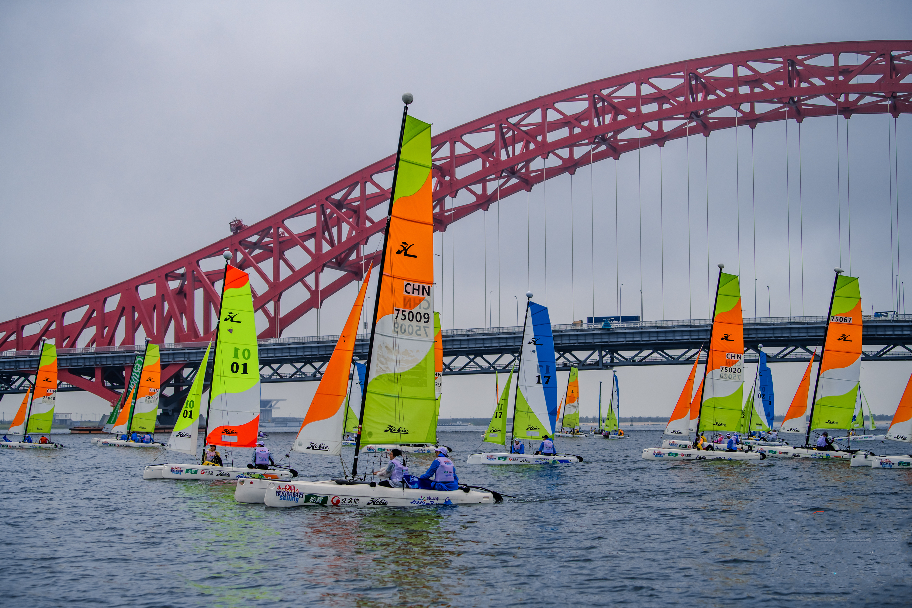 开云体育平台APP-帆船比赛角逐激烈，选手实力均衡