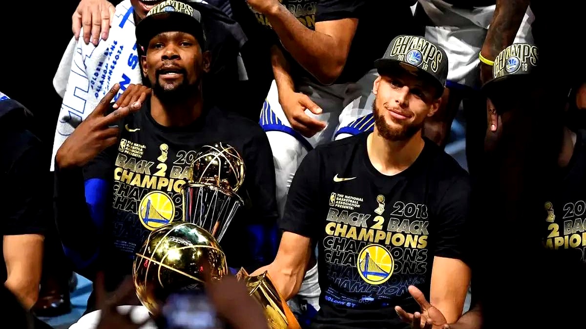 开云官网-勇士队再次夺冠，雄起联赛巅峰