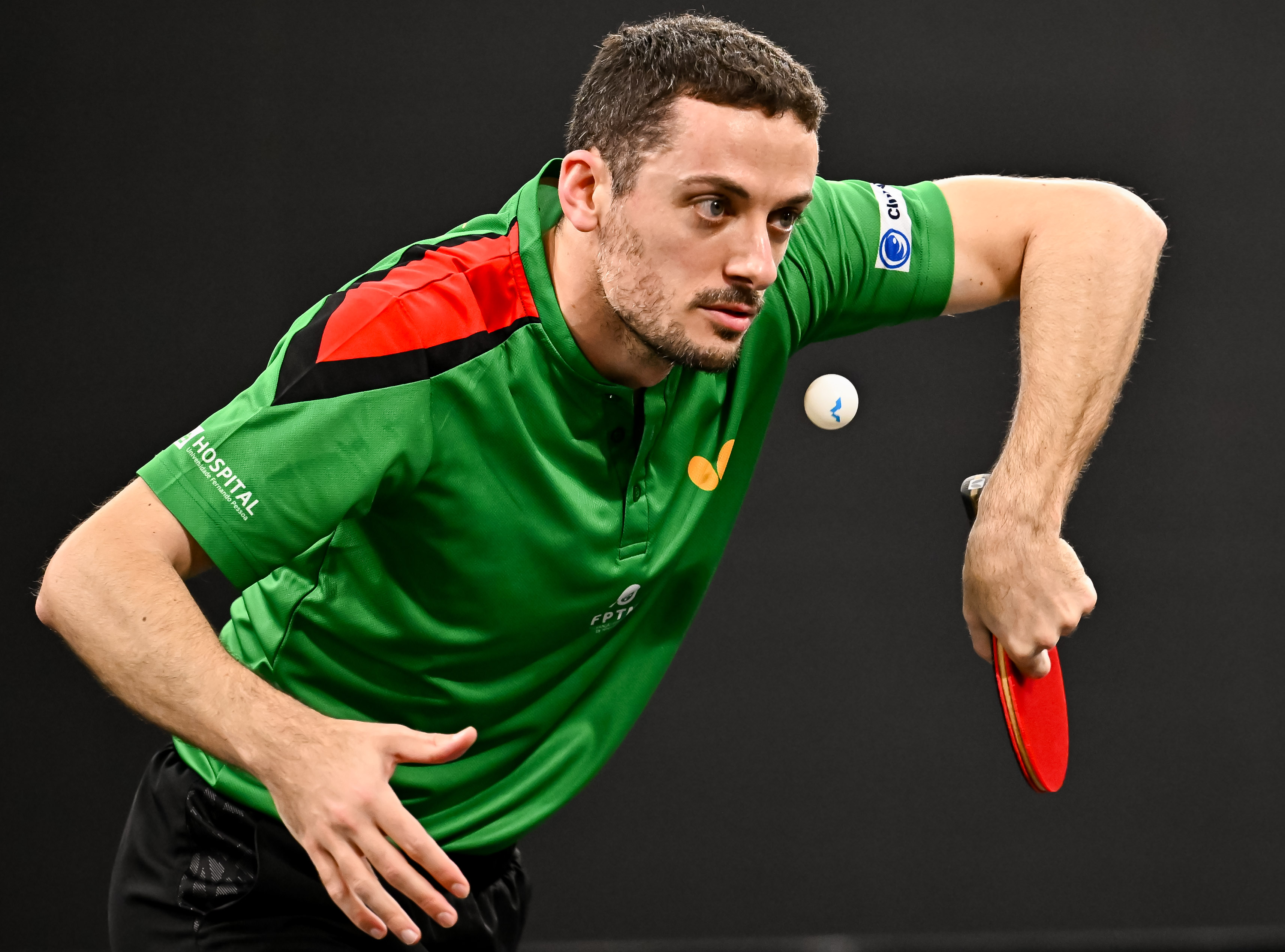 主教练在比赛中展现出高超战术 主教练在比赛中展现出高超战术