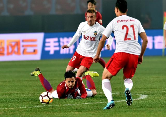 开云体育下载-包含实时战况：上海海港击败江苏苏宁，豪取三分的词条