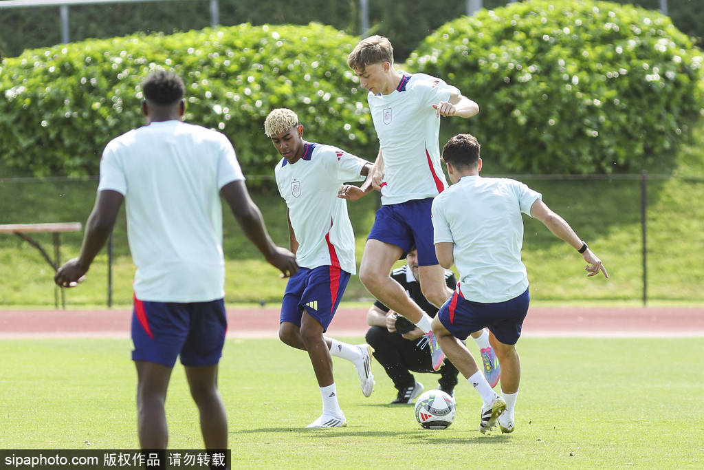 开云APP-关于里尔球员展现团结一心的拼搏精神的信息