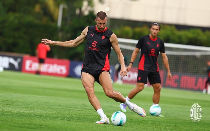 AC米兰全队协力，雄心勃勃争取联赛的简单介绍