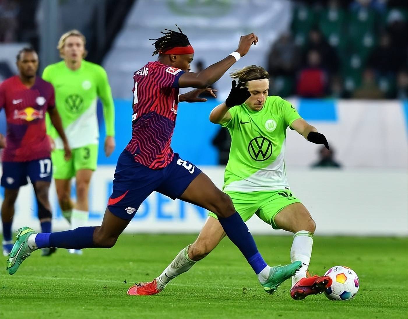 包含沃尔夫斯堡主场告负，连败势头难改的词条