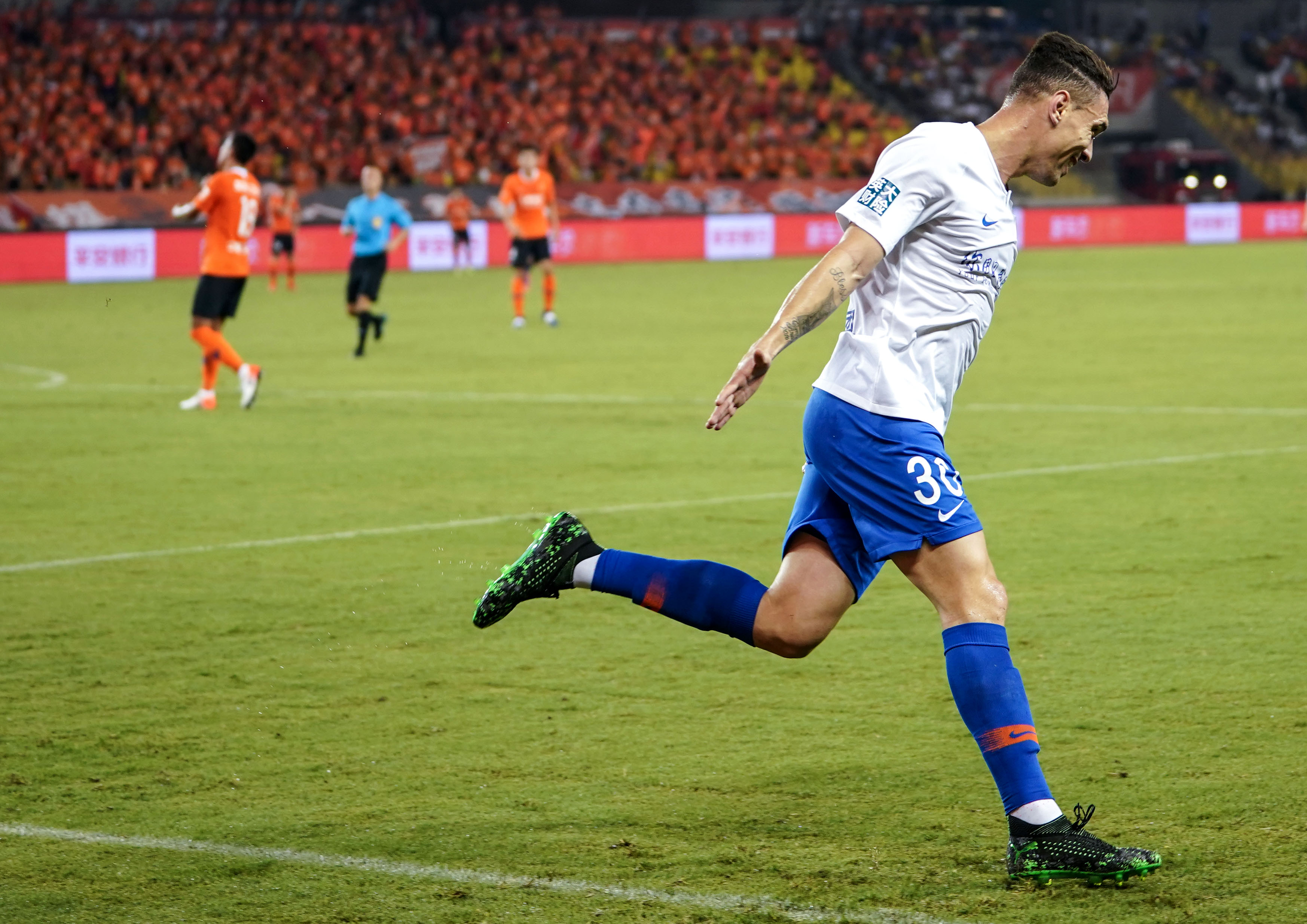 关于武汉卓尔主场迎战鲁能泰山，全队备战力争胜利的信息