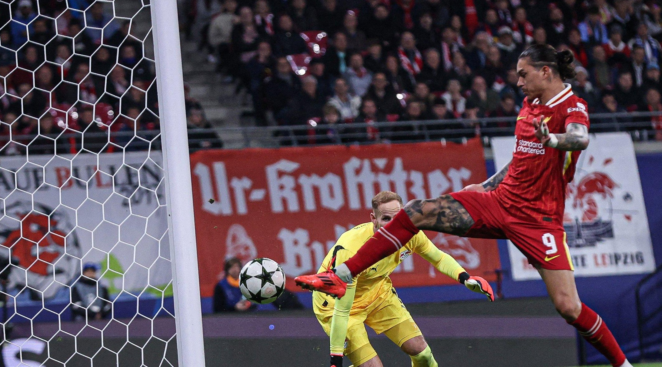 包含阿森纳众将争先恐后，势不可挡连胜中的词条