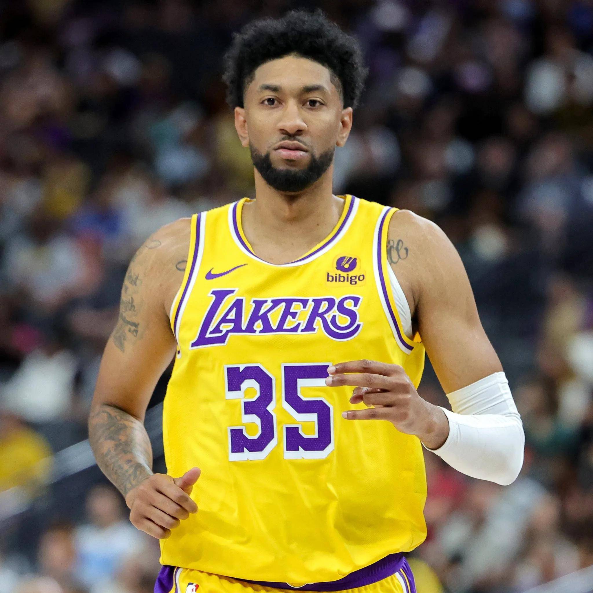 开云体育中国-湖人中锋因个人原因缺席训练