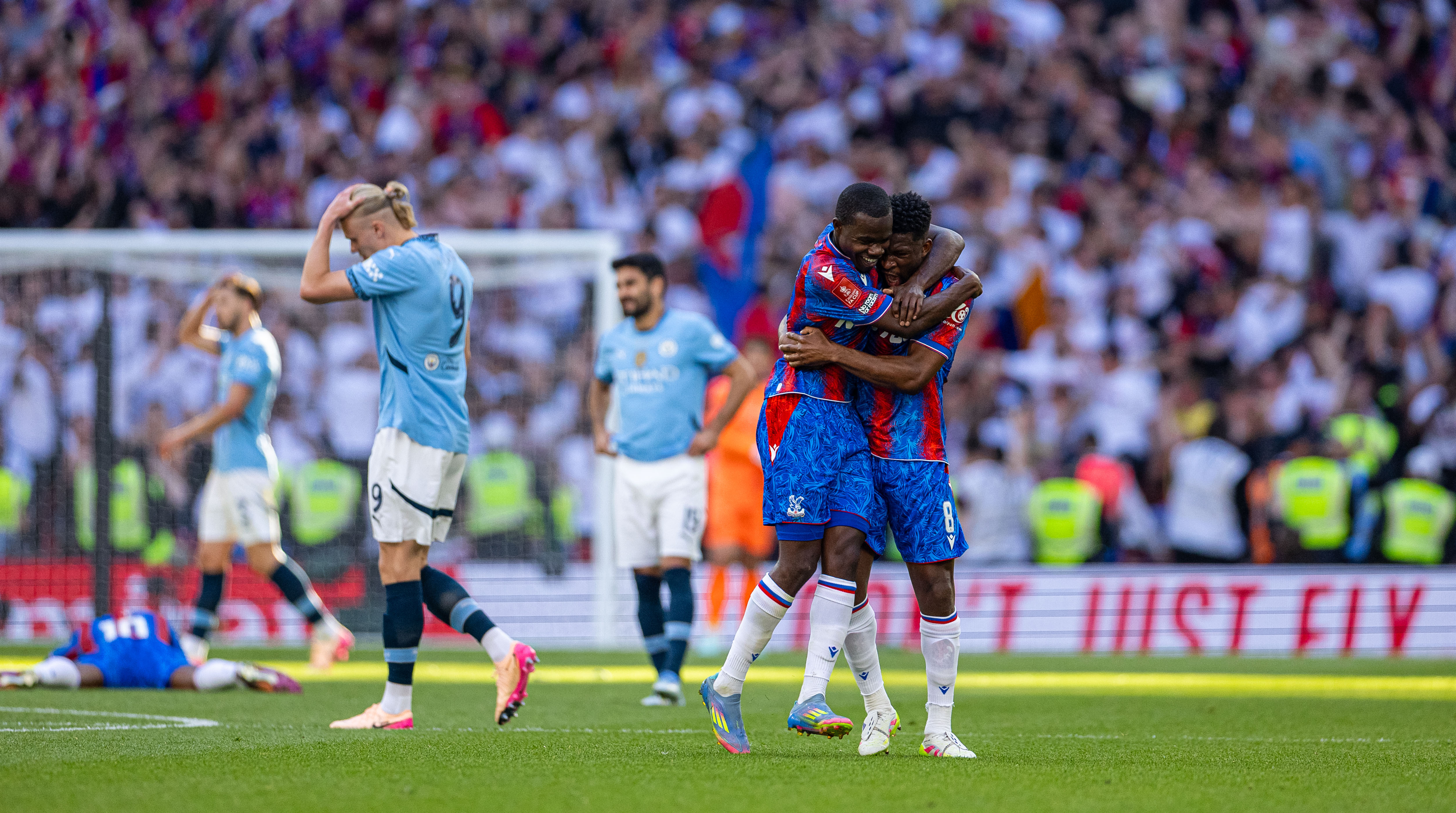 包含英格兰大获胜利,捷克连续未能进球的词条 包含英格兰大获胜利,捷克连续未能进球的词条