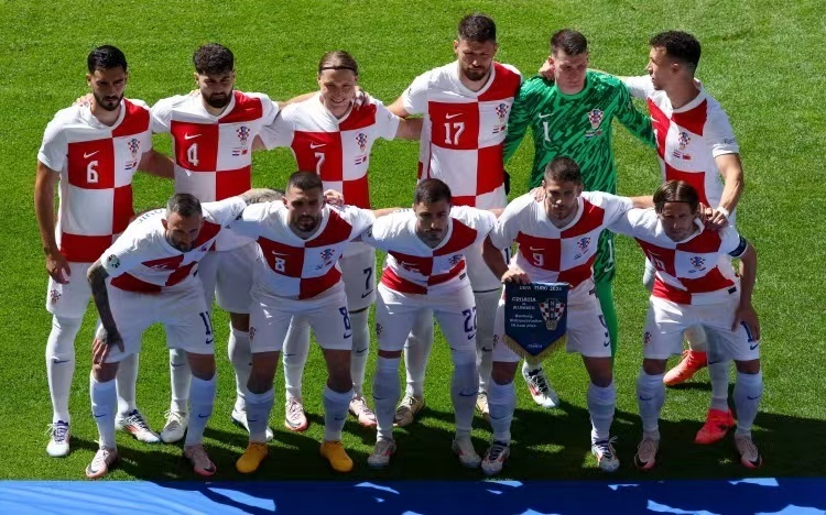 开云APP-阿尔巴尼亚队表现出色，闯入四强