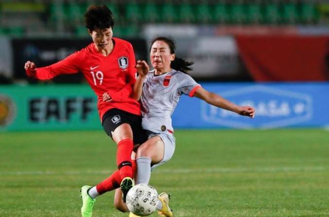 开云下载-日本女足球员在比赛中发挥出色