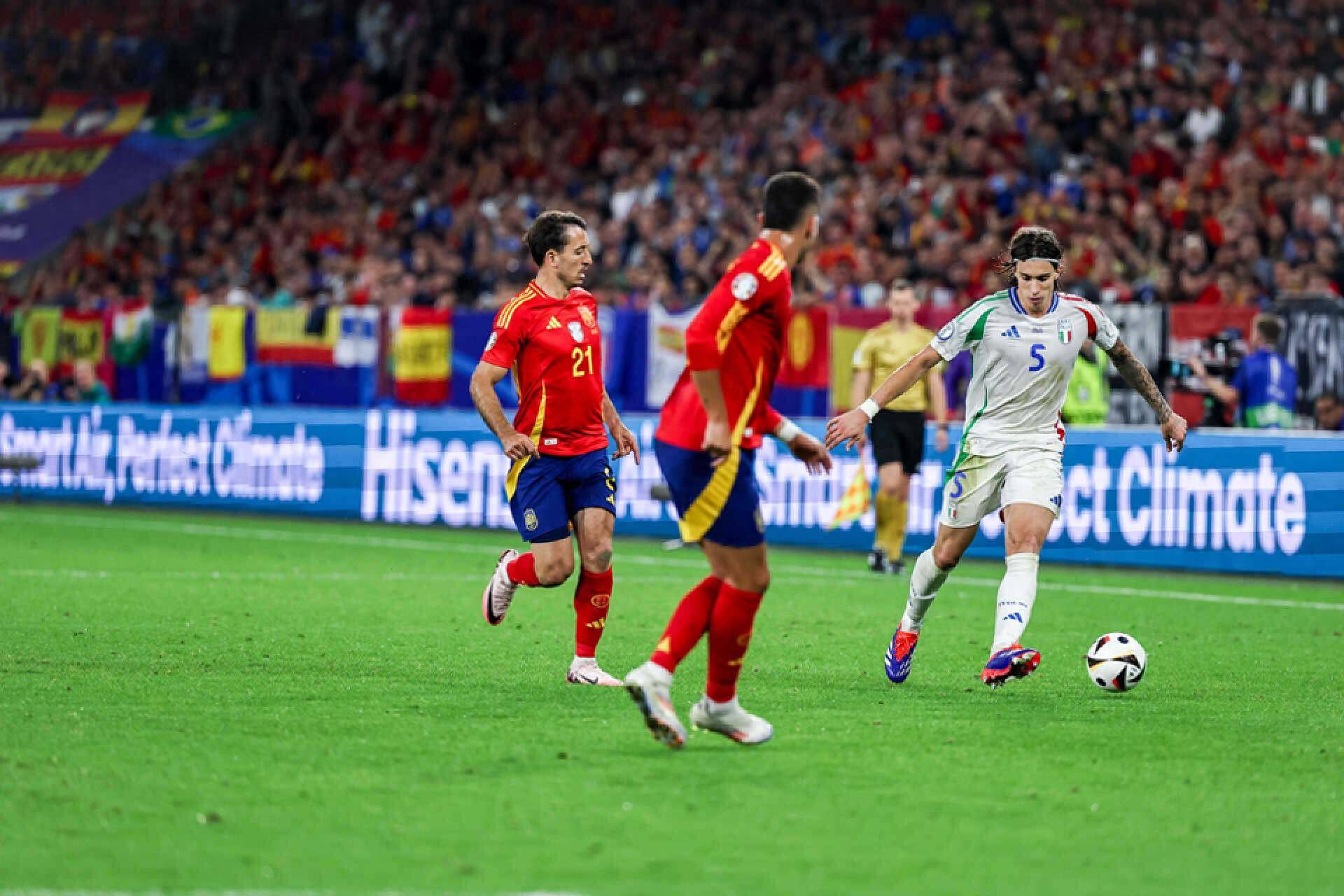 开云体育官网-西班牙队进攻端火力全开，轻松击溃对手的简单介绍