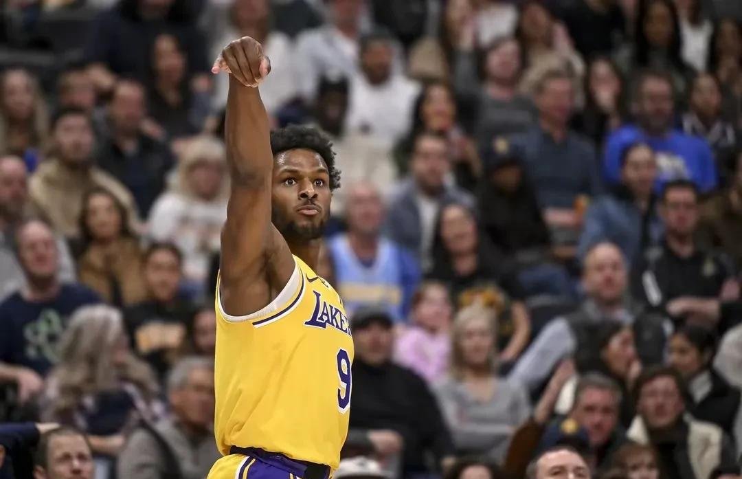 包含人实力横扫雄鹿，士气高涨获得胜利的词条