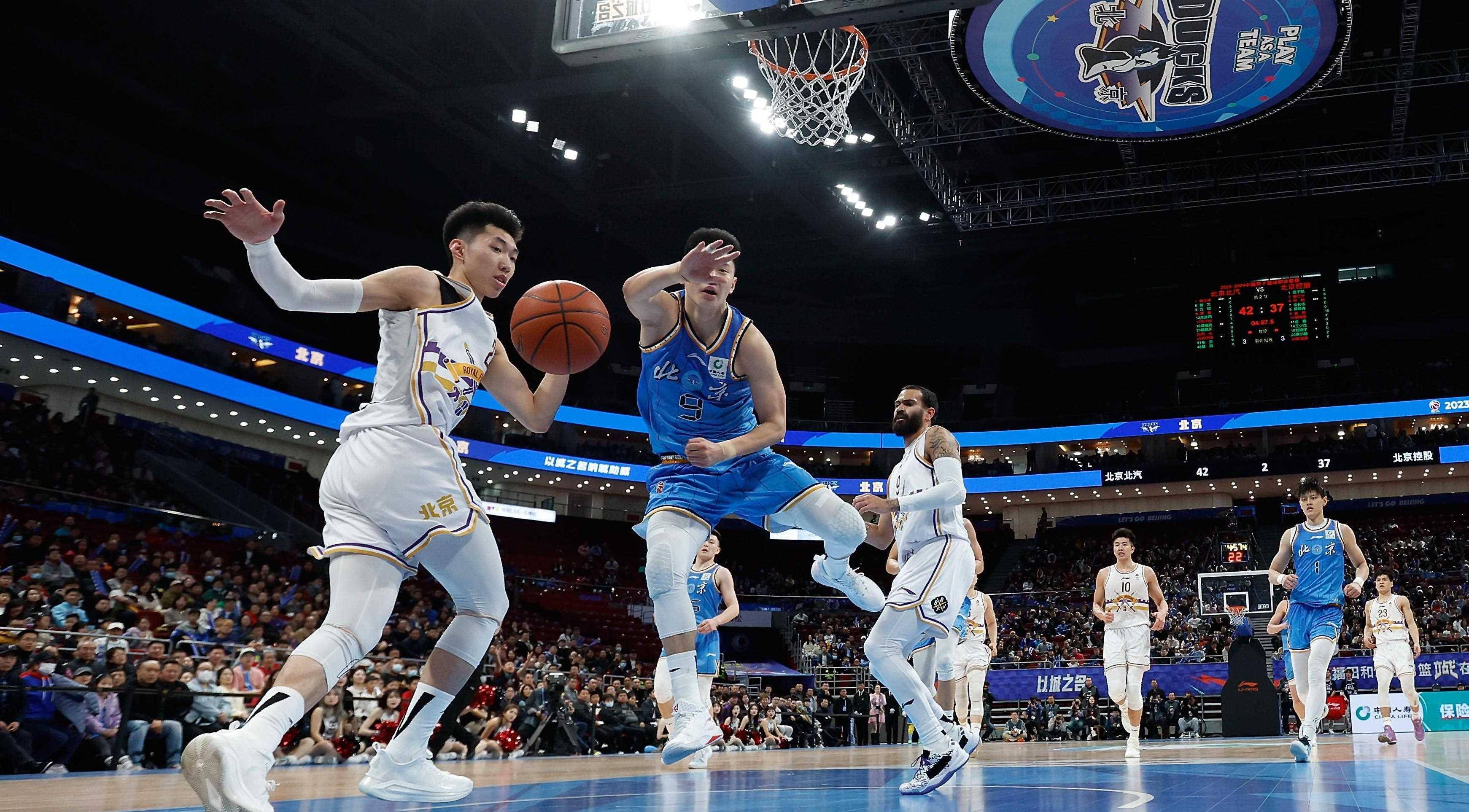 精选篮球赛事直击球员精彩表现