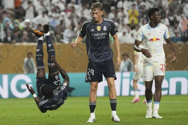 皇马惨遭逆转，主帅情绪激动的简单介绍