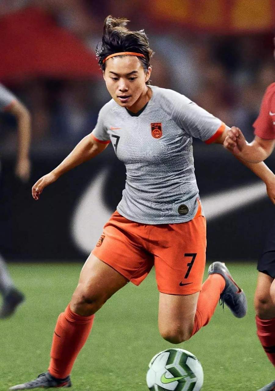 关于英格兰女足队员团结一心为国争光的信息