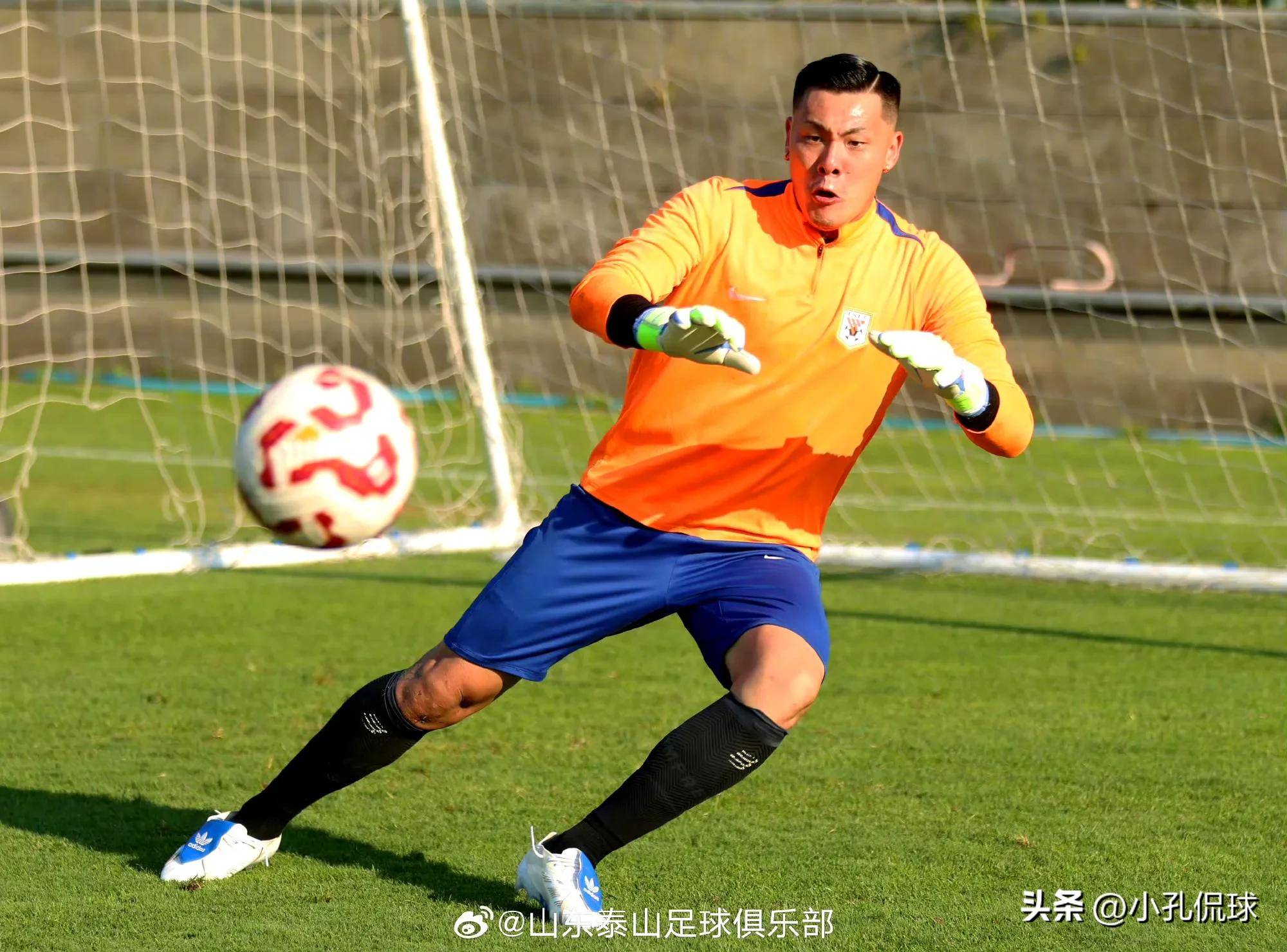 外援球员表现出色，助力球队逆转胜利