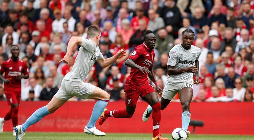 利物浦队员赛场亮相,精彩表现备受赞誉 利物浦队员赛场亮相,精彩表现备受赞誉