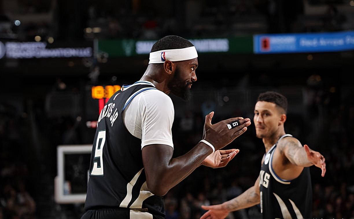 雄鹿队新战术崭露头角,取得重要胜利 雄鹿队新战术崭露头角,取得重要胜利