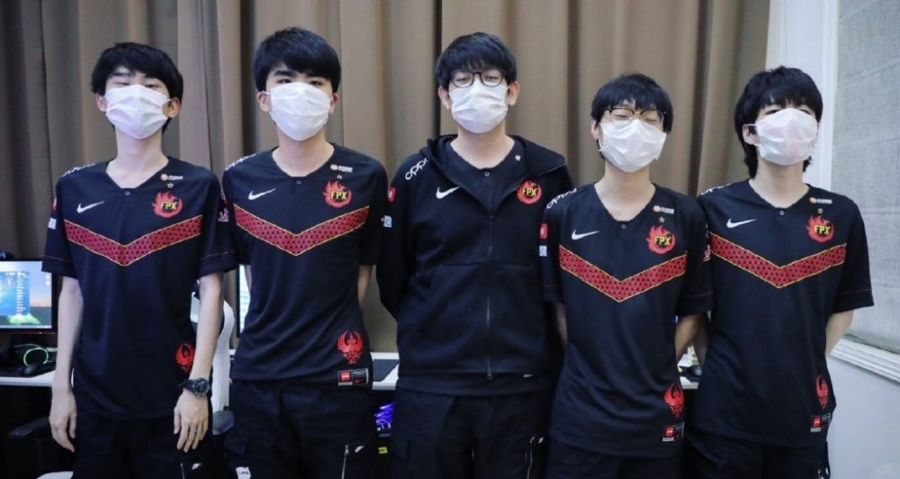 开云体育登录-LGD绝杀FNC，Crisp操刀奇招英雄翻盘2025世界赛3:2（伦敦）