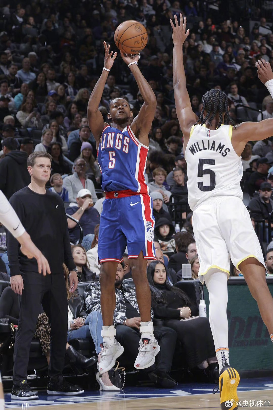 包含爵士险胜国王,易建联状态火热的词条 包含爵士险胜国王,易建联状态火热的词条