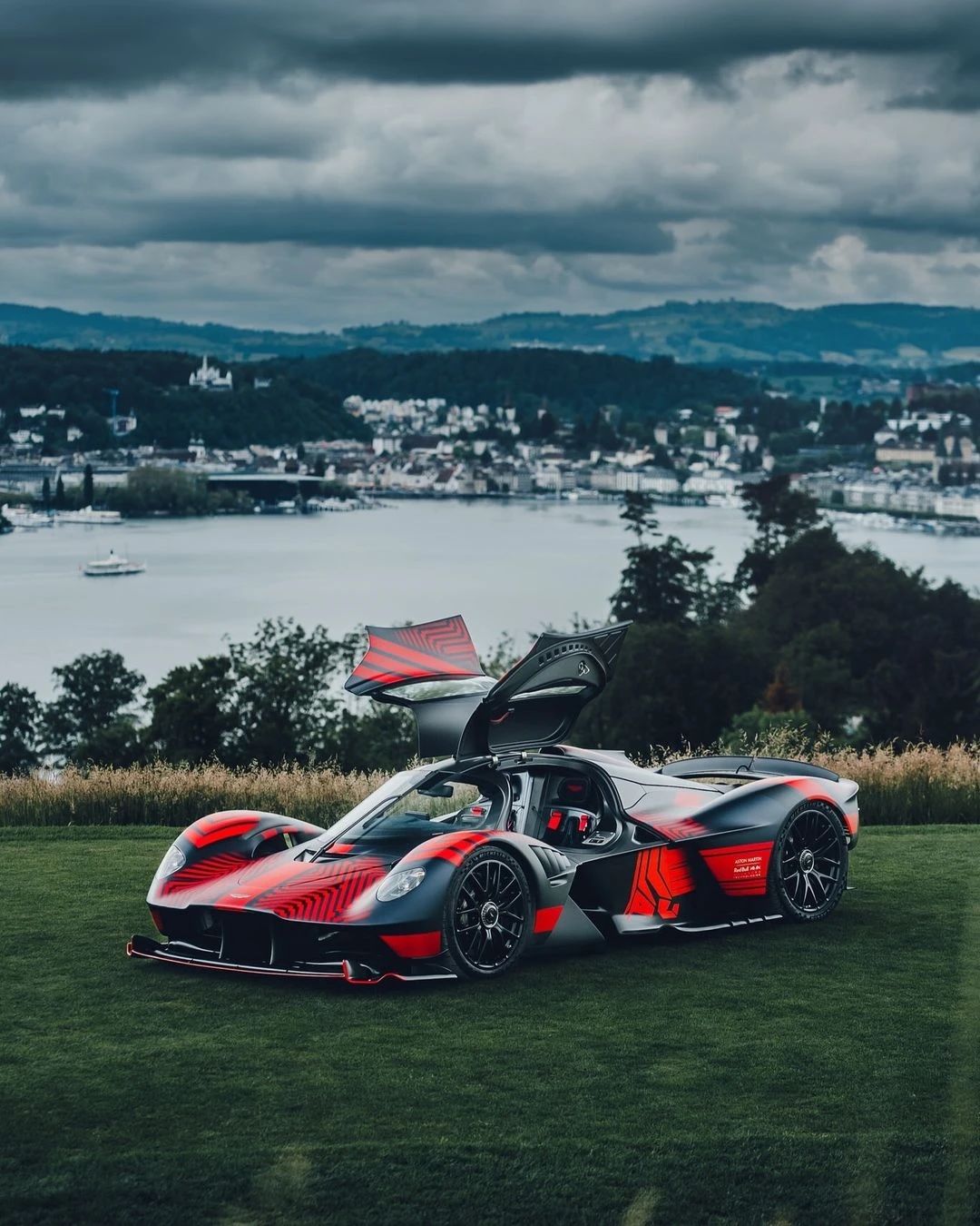 阿斯顿马丁完胜哈斯车队，汉密尔顿高光表现的简单介绍